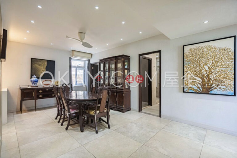 Beautiful 2 bedroom with balcony & parking | Rental