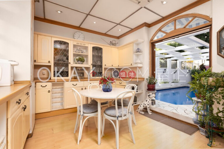 Efficient 6 bedroom with terrace & parking | For Sale