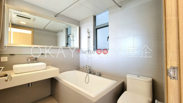 Lovely 2 bedroom with parking | For Sale