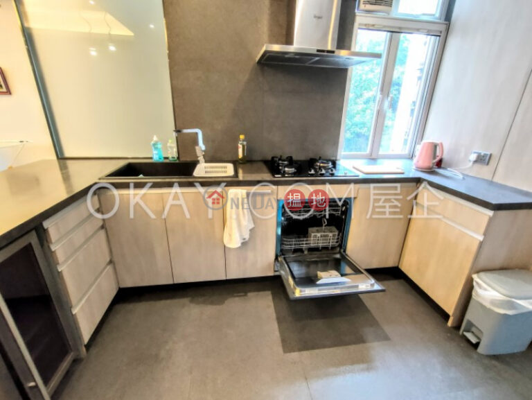 Efficient 3 bedroom with balcony & parking | For Sale