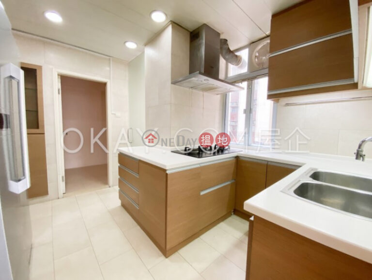 Efficient 3 bedroom with balcony | For Sale