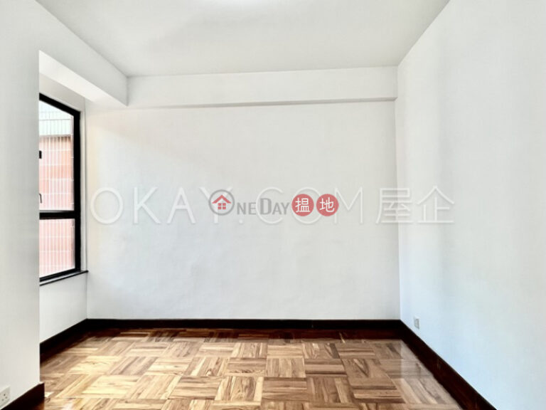 Rare 3 bedroom with parking | Rental