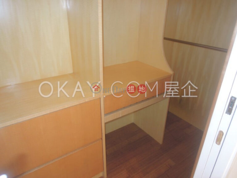 Elegant 2 bedroom with balcony & parking | Rental