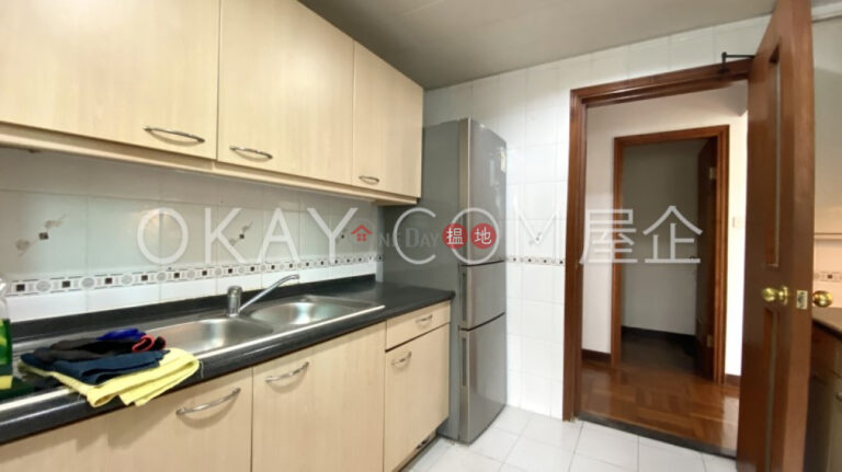 Luxurious 3 bedroom with parking | Rental