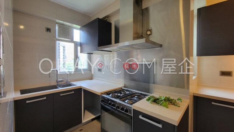 Efficient 3 bed on high floor with rooftop & parking | For Sale