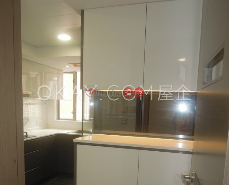 Elegant 2 bedroom with balcony & parking | Rental