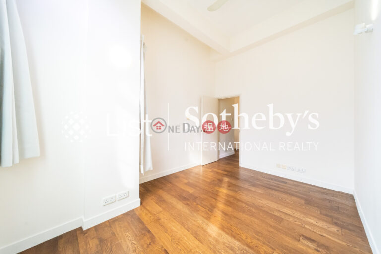 Property for Rent at Albany Court with 3 Bedrooms