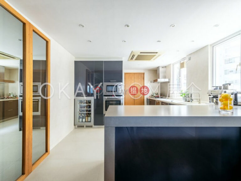Efficient 3 bedroom with balcony & parking | For Sale