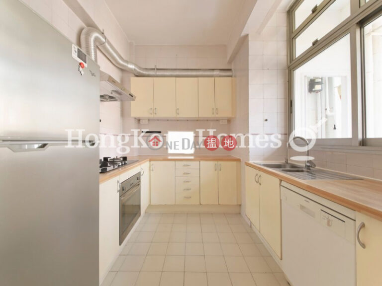 3 Bedroom Family Unit for Rent at Bisney Villas