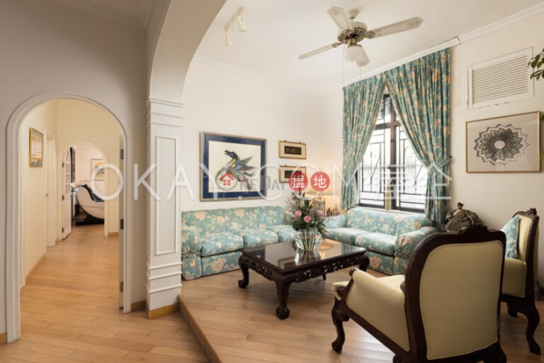 Efficient 6 bedroom with terrace & parking | For Sale