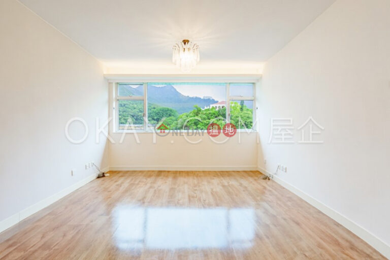 Charming penthouse with rooftop & parking | For Sale