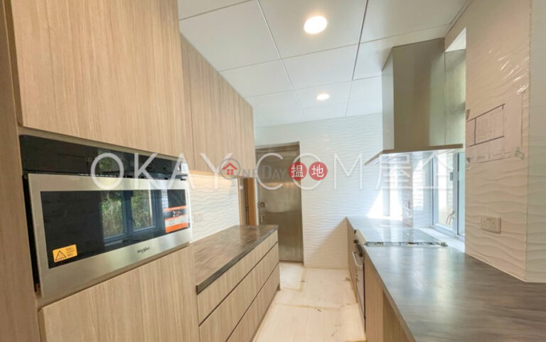 Efficient 3 bed on high floor with rooftop & parking | Rental