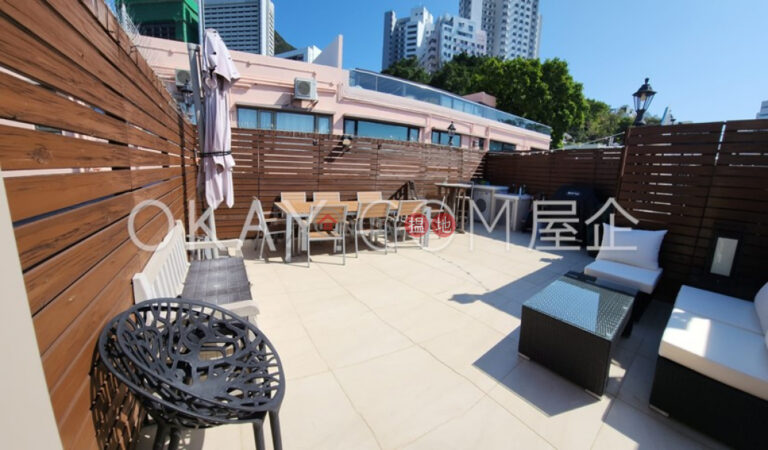 Popular penthouse with rooftop | For Sale
