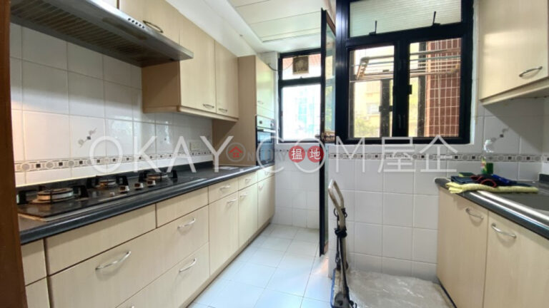 Luxurious 3 bedroom with parking | Rental