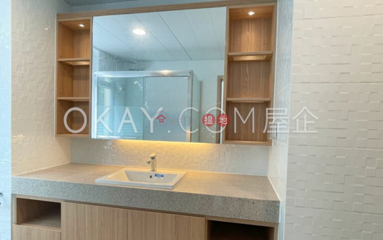 Efficient 3 bed on high floor with rooftop & parking | Rental