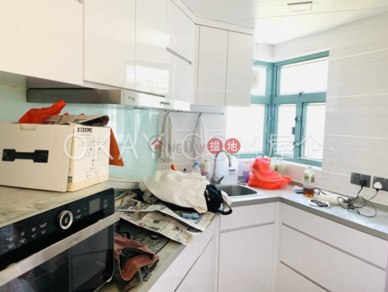 Nicely kept 1 bedroom with balcony | For Sale
