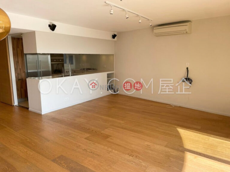 Nicely kept 3 bedroom with balcony & parking | Rental