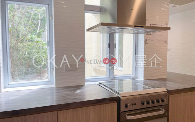 Efficient 3 bed on high floor with rooftop & parking | Rental