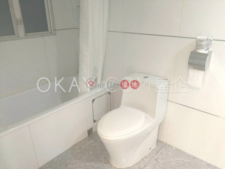 Beautiful 3 bedroom with balcony & parking | Rental