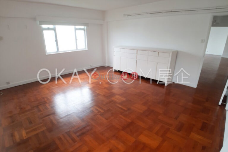 Efficient 4 bedroom with sea views, balcony | Rental