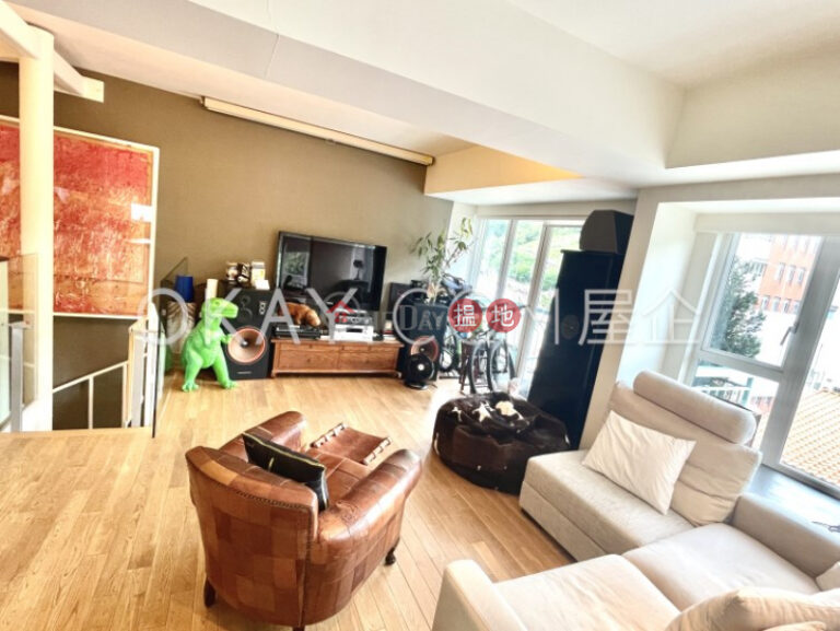 Elegant 2 bedroom with sea views & balcony | For Sale