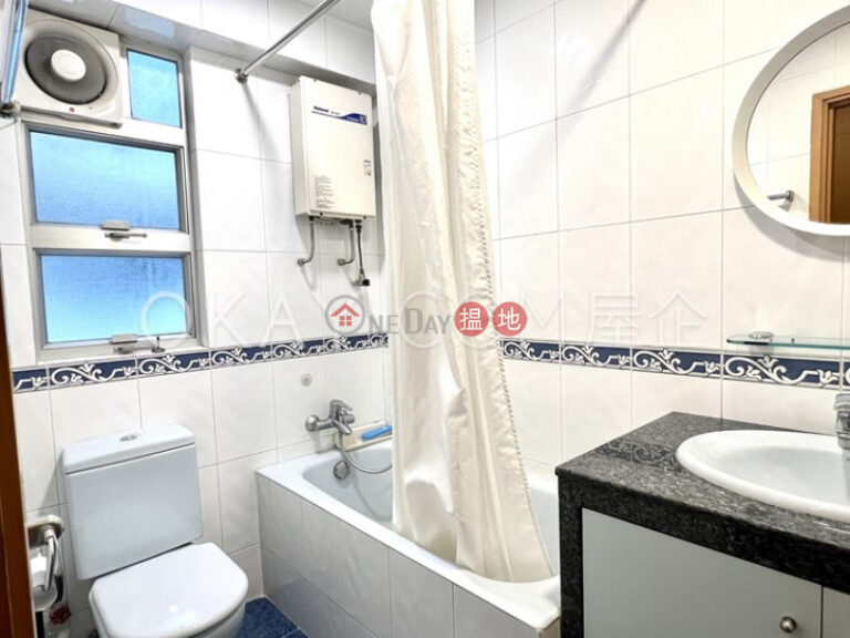 Stylish 2 bedroom with parking | Rental