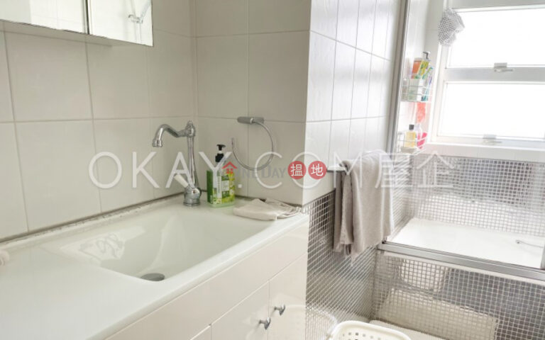 Efficient 4 bed on high floor with sea views & balcony | For Sale