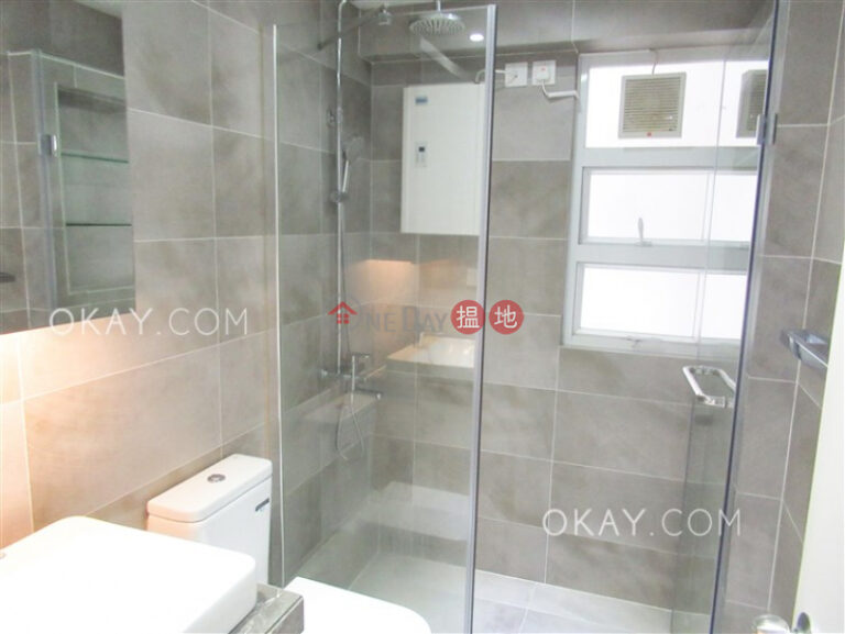 Popular 2 bedroom with parking | Rental