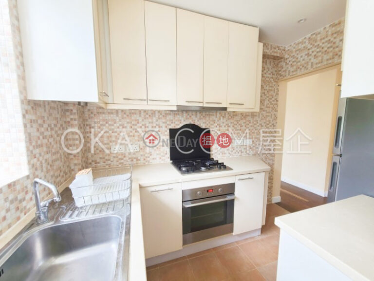 Tasteful 3 bedroom on high floor with balcony & parking | For Sale