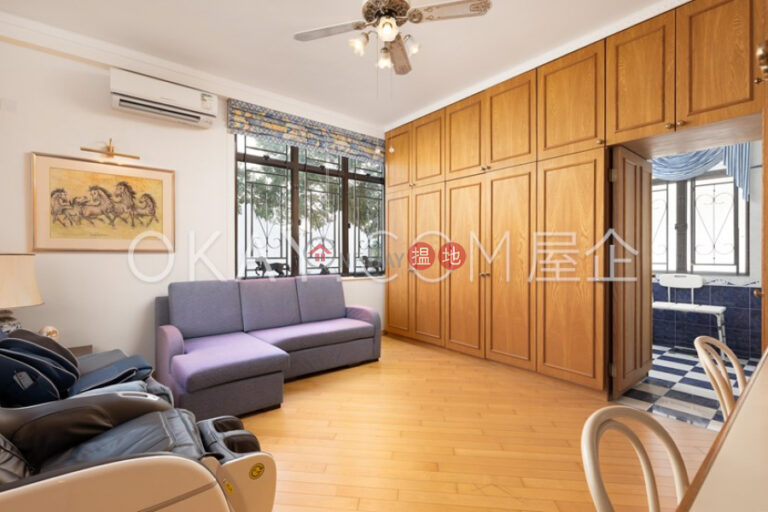 Efficient 6 bedroom with terrace & parking | For Sale