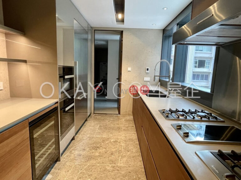 Exquisite 3 bedroom on high floor with balcony | Rental