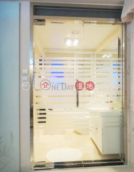 Efficient 2 bedroom with terrace & parking | For Sale