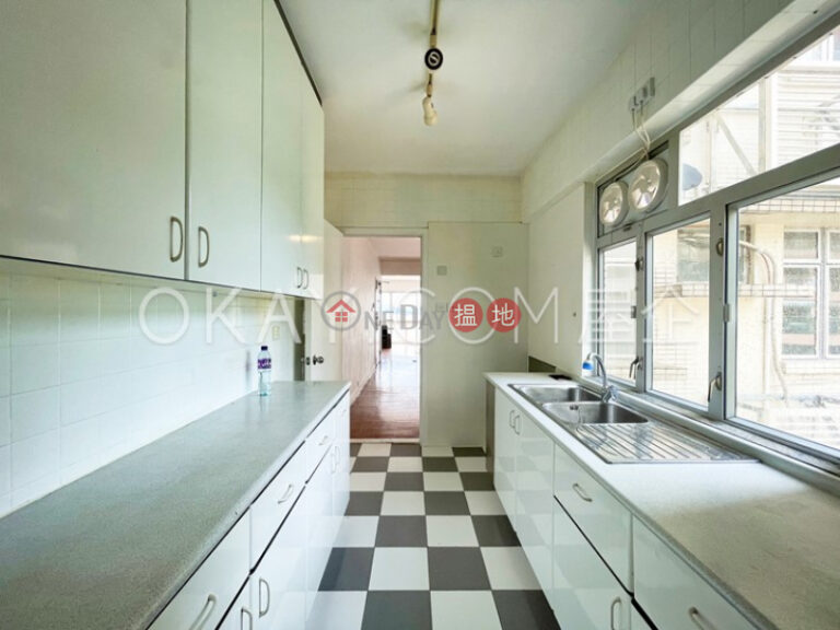 Efficient 4 bedroom with sea views, balcony | For Sale