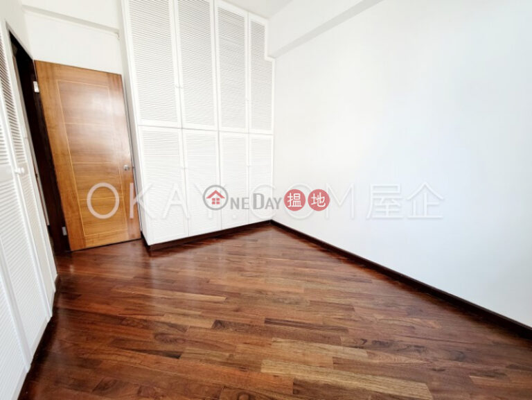 Exquisite 3 bedroom on high floor with parking | Rental