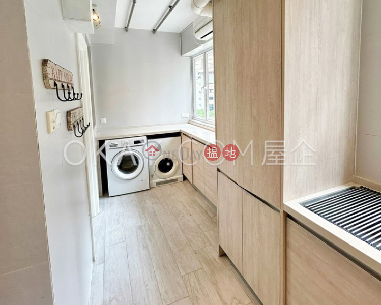 Unique 3 bedroom with balcony & parking | Rental