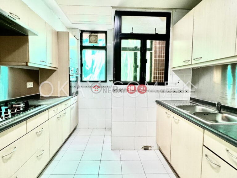 Rare 3 bedroom with parking | Rental