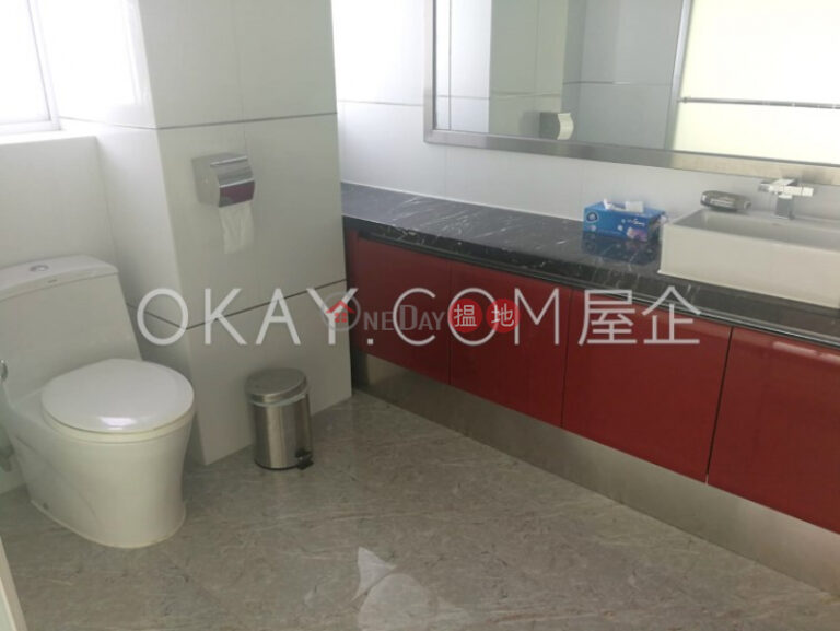 Beautiful 3 bedroom with balcony & parking | Rental