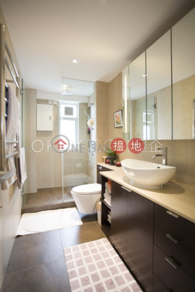 Efficient 3 bedroom with sea views, balcony | Rental