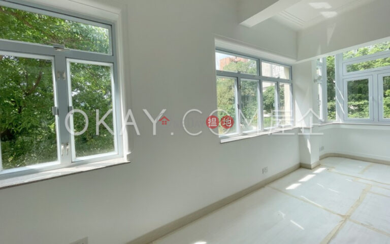 Efficient 3 bed on high floor with rooftop & parking | Rental