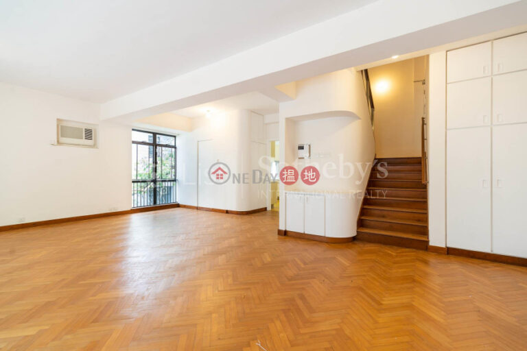 Property for Rent at Pine Grove Block 4 with 4 Bedrooms