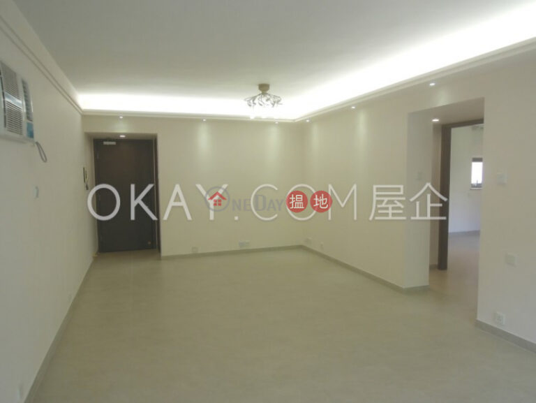 Elegant 2 bedroom with balcony & parking | Rental