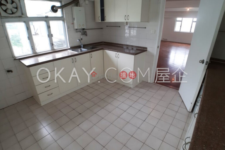 Efficient 4 bedroom with sea views, balcony | Rental