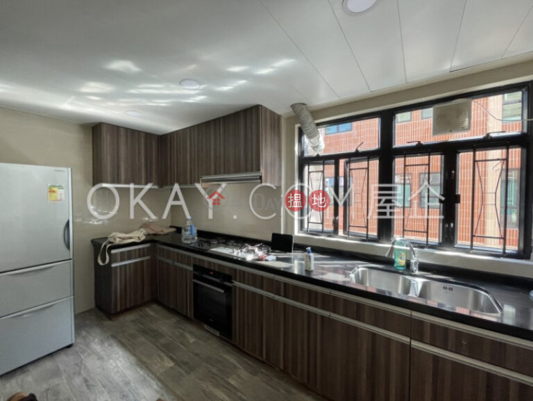 Luxurious 3 bedroom with parking | Rental