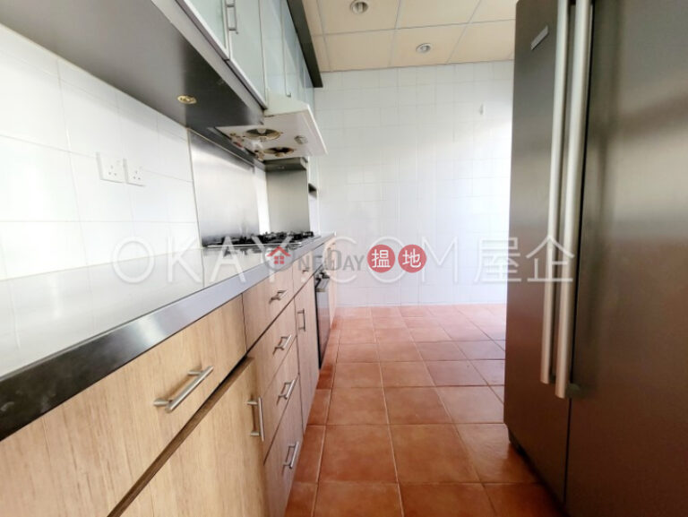 Exquisite 3 bedroom on high floor with parking | Rental