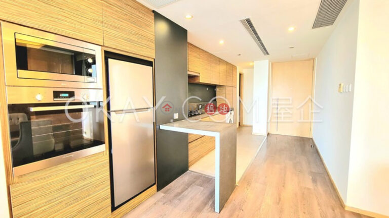 Lovely 2 bedroom with parking | For Sale
