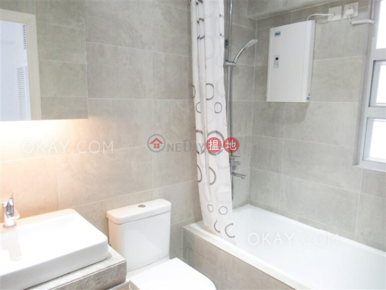 Popular 2 bedroom with parking | Rental