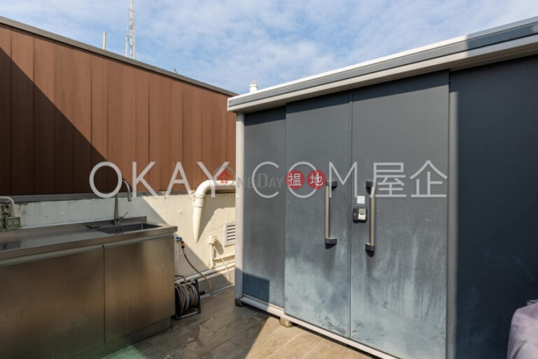 Stylish 3 bedroom on high floor with rooftop & parking | For Sale