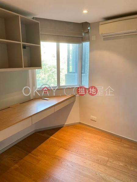 Nicely kept 3 bedroom with balcony & parking | Rental