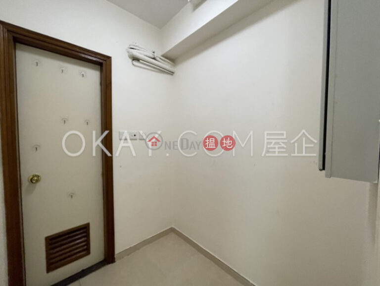 Luxurious 3 bedroom with parking | Rental