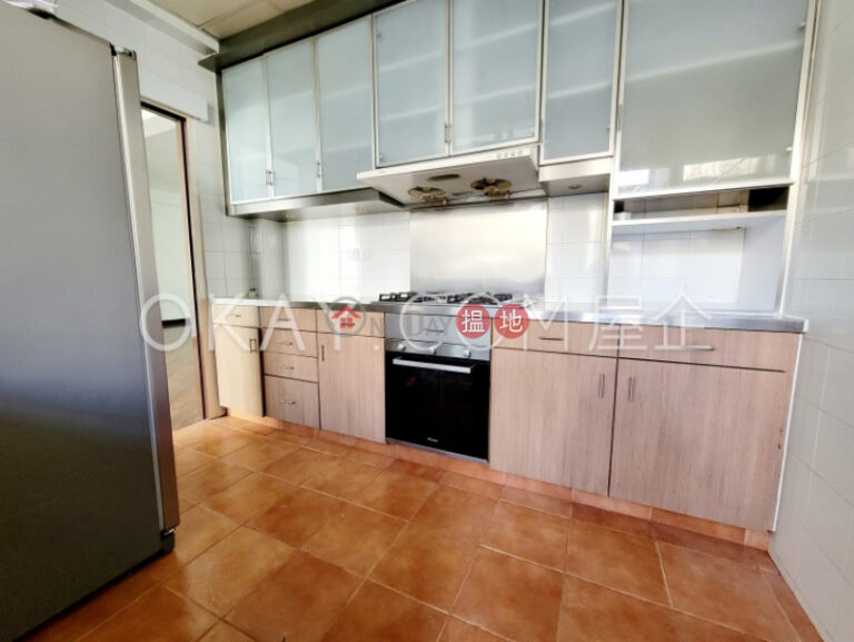 Exquisite 3 bedroom on high floor with parking | Rental